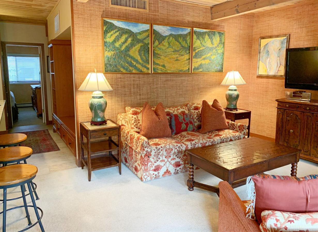 Aspen Square Condominium Hotel Buitenkant foto