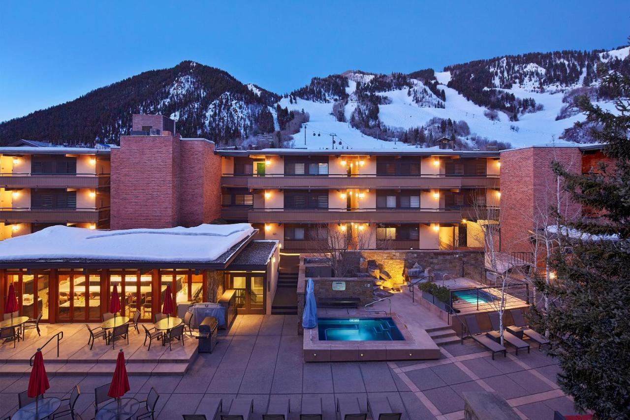 Aspen Square Condominium Hotel Buitenkant foto