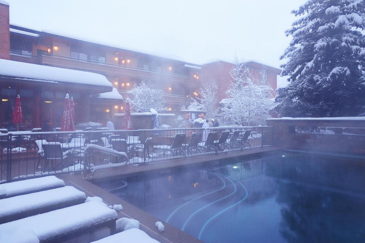 Aspen Square Condominium Hotel Buitenkant foto