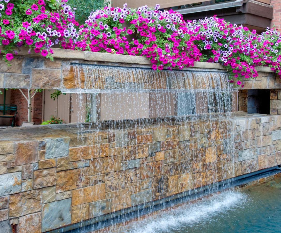 Aspen Square Condominium Hotel Buitenkant foto